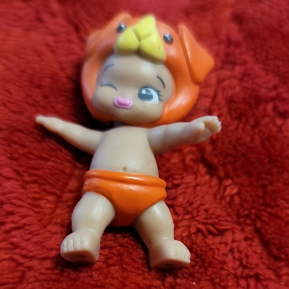 Twozies, by Moose Toys, mini-figure, Baby wearing an Orange Dog Costume